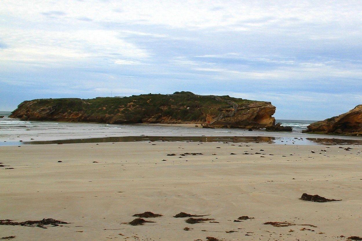 Primary photo of Middle Island